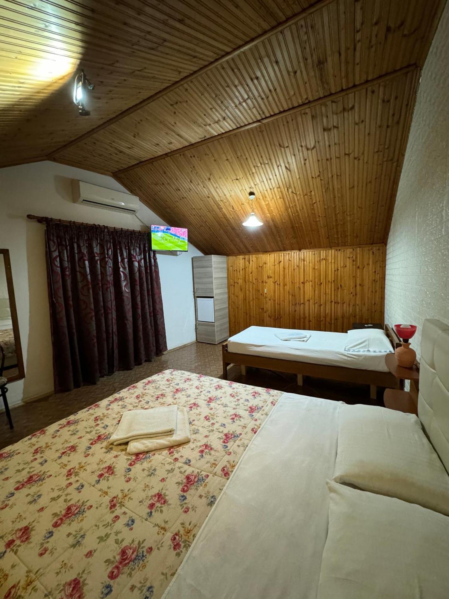 Holiday Guest-House Përmet Esterno foto